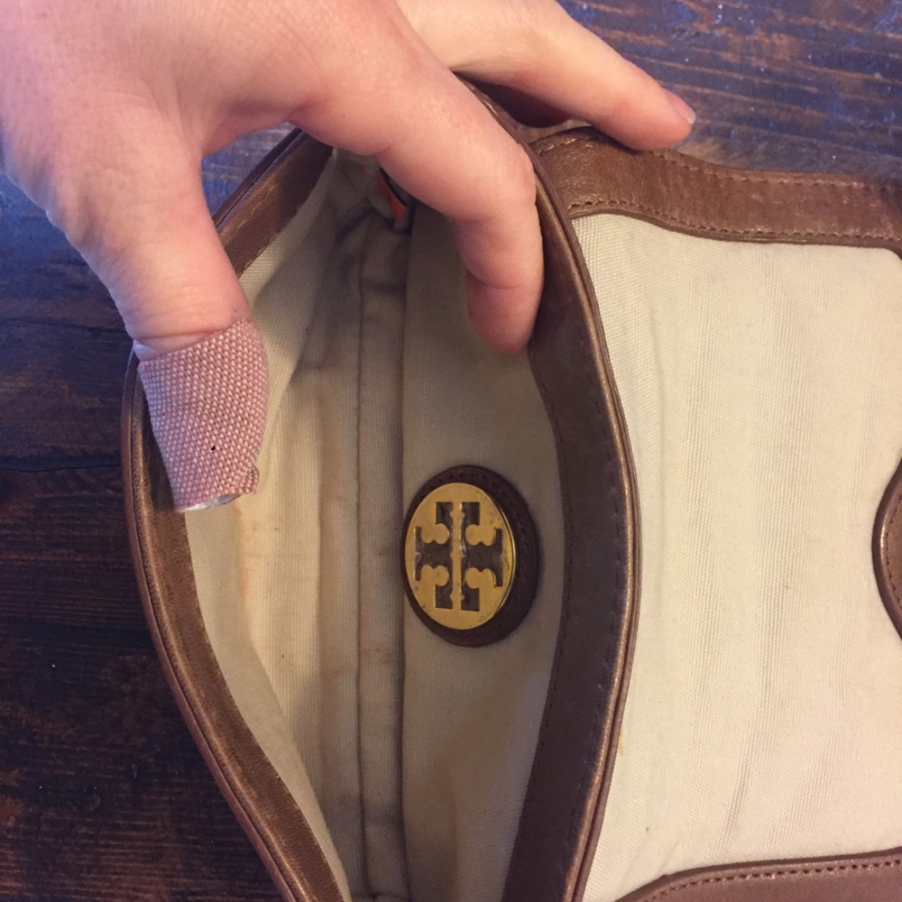 Tory Burch Amanda Clutch - Picture 4 of 9